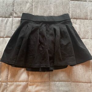 Black pleated mini skirt